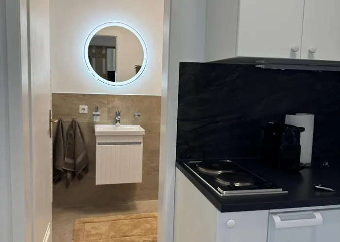 Deluxe - Ruhe Oase - 1zkb Balkon - Parkplatz - Self Check-in 24h Apartman *